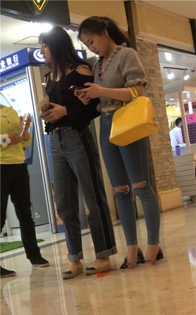 牛仔超紧裤美女