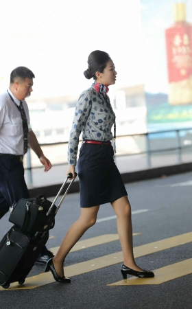 乘客视角机场偶遇东航机组棕色丝制服经典51P 11P