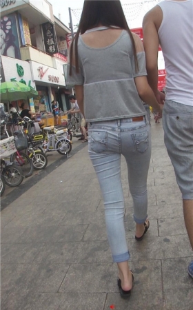 牛仔裤小妹