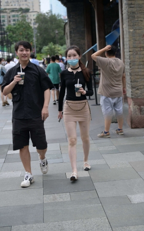 街拍气质大白腿，超短裙小姐姐 [24P]