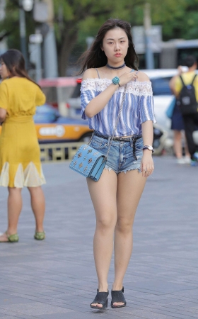 肥而不腻的超紧热裤女友 [17P]