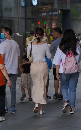 长裙美妇