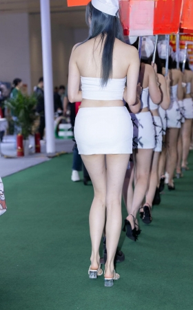 台球展美腿白短裙  千岛酱 [18P]