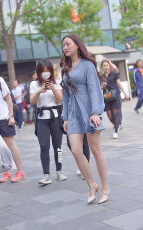 高挑气质长腿美女
