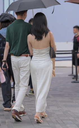 委婉的白裙 [11P]