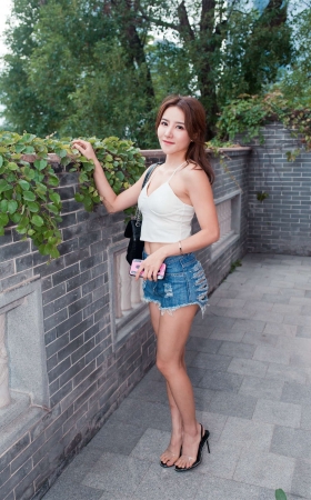 热裤美女高清原图