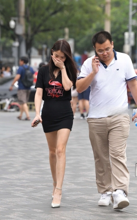 胖哥的短裙高跟女友 [21P]