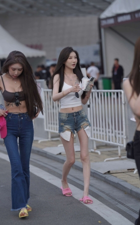 苗条美女姐妹 [21P]