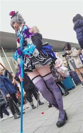 紫色高筒袜cosplay美眉