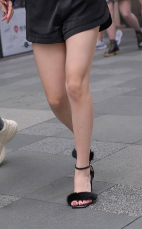 搭讪美腿女孩 [20P]