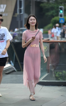 迷人甜美的高挑长裙美女 [24P]