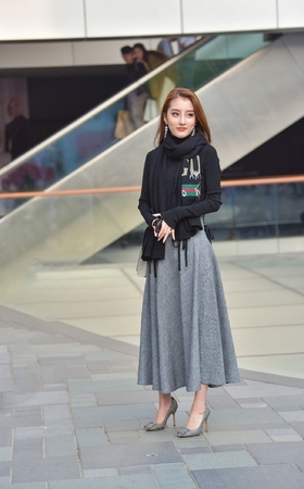精致小巧的甜美小姐姐