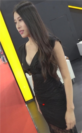 黑裙美女