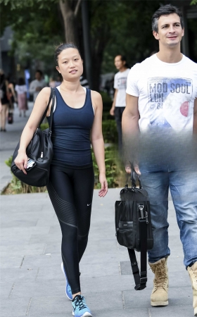 穿健美裤的少妇性感抚媚 [16P]