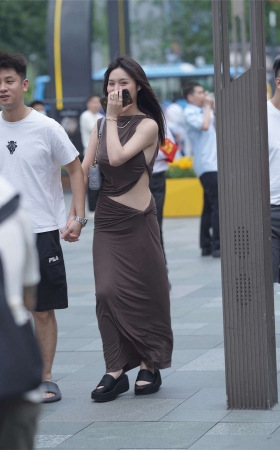 舒适的长裙套装