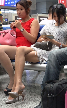 性感高跟美腿连衣裙街拍美女