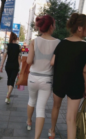 白里透红的红发妹子