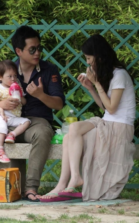 No281 窈窕少妇的美白人字拖