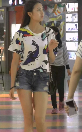 极品美腿少女翘臀扭的人心慌