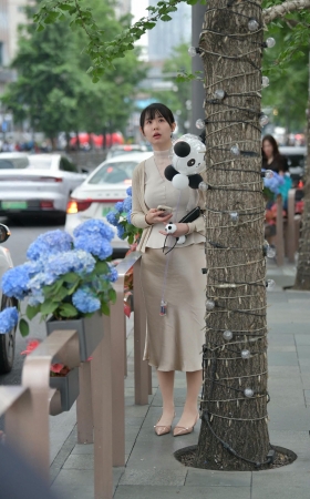 小姐姐是在等人吧？ [19P]