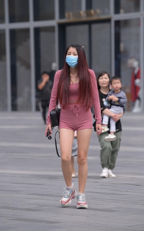 紧身的热裤套装~