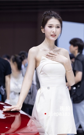 连衣裙车模小姐姐【套图+视频】