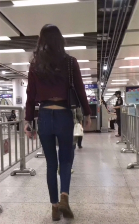 背带交叉紧牛