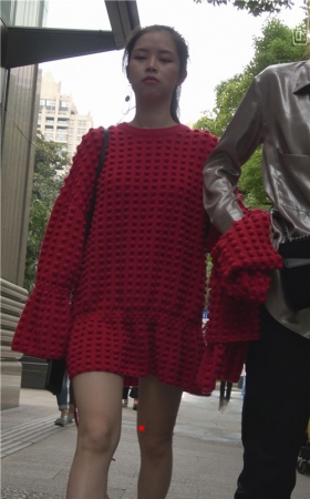 漂亮的红色连体衣小姐姐