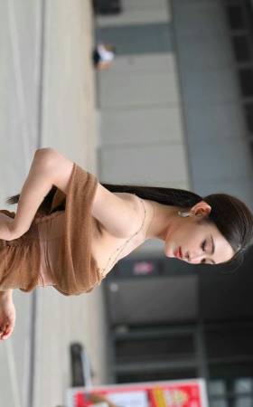 2562-32-111√哇擦-珍妮这套衣服好胸人哈哈哈 11P