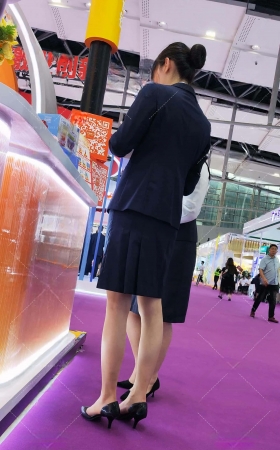 金融公司肉丝OL制服小姐姐 [4P]