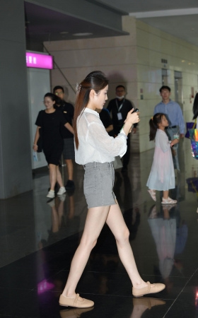 大白腿，平底鞋，素人美女