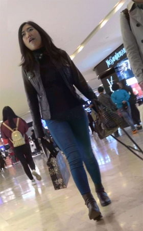 紧身牛仔苹果臀性感美女