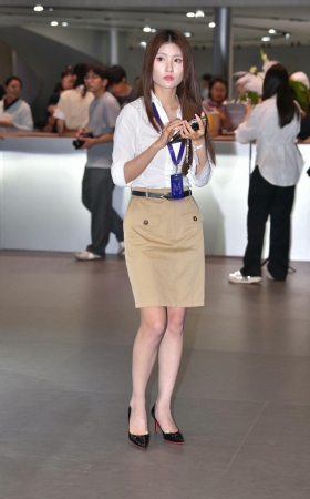 问界美女销售苗条身材颜值高 [16P]