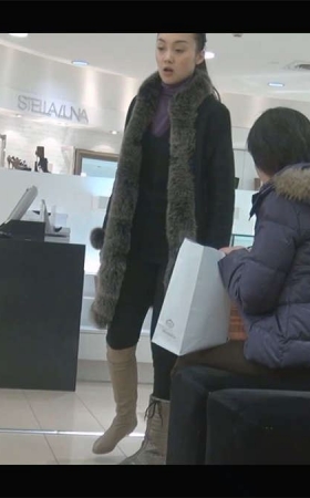 高挑修长的女孩黑丝穿脱
