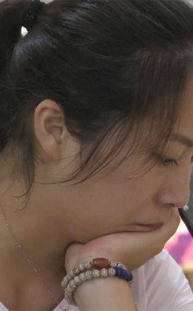 优雅的少妇，脚丫动作格外挑逗