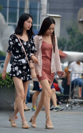 11-10 长腿姐妹 [15P]