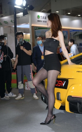 大长腿嘿丝美女-琪琪 【图片➕视频】 [23P]