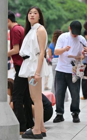 26518-9-110√重庆街拍-超短裙美腿清秀女生 12P
