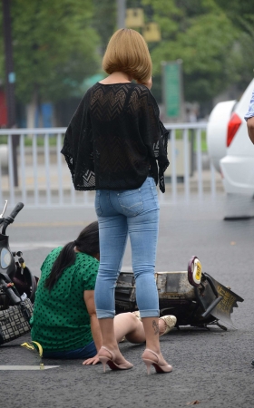 路边的蓝牛少妇—-（10P） [10P]