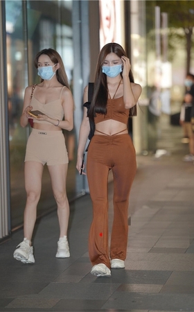 漂亮的紧身休闲裤美女(201P)