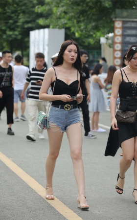 凯恩公爵街拍作品 – 性感白皙大长腿