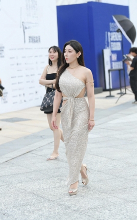 高跟鞋时尚性感美女 [19P]