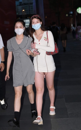 白皙大白腿微胖女孩 [19P]
