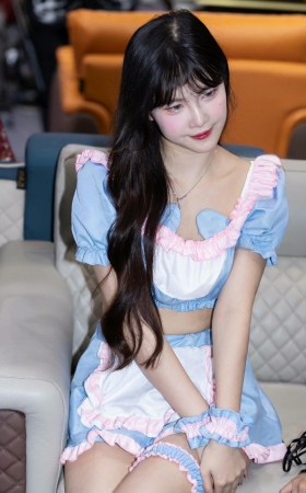 美女克罗拉 [19P]