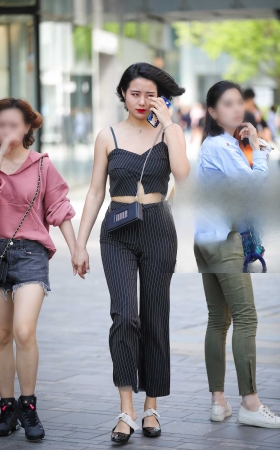 饱满的身材 [19P]