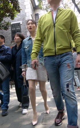 连衣裙，牛仔外套，高跟，丝袜美腿美女