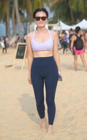 阳光下的紧身 [23P]