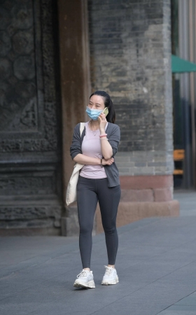 成熟的紧身裤美女姐姐 [18P]