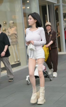 白热裤小姐姐–浅浅 【图片➕视频】 [21P]