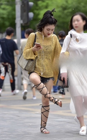 5.23 时尚热裤罗马靴小妹 [17P]